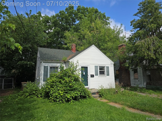 28 S Marshall St, Pontiac, MI 48342 - bungalow with a chimney and roof with shingles