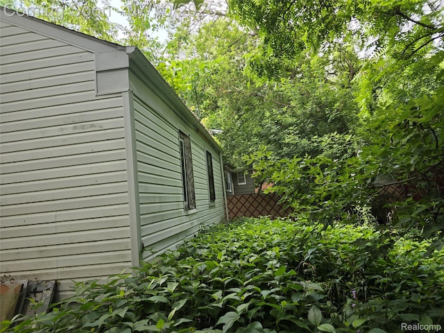28 S Marshall St, Pontiac, MI 48342 - view of side of property