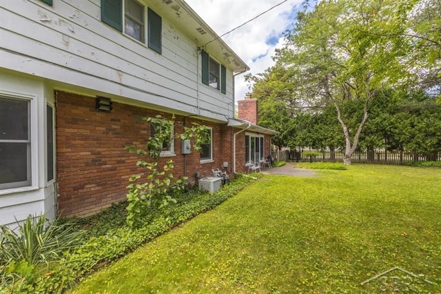 595 Stoneham Rd, Saginaw, MI 48638 - view of yard