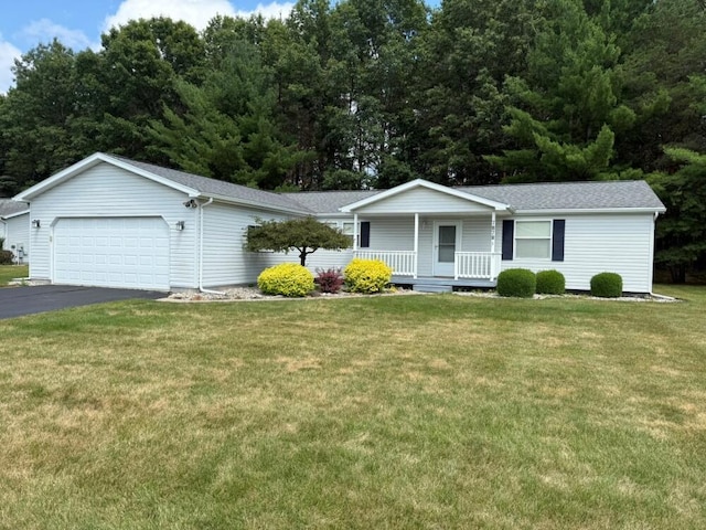 7878 Schooner Ln, Canadian Lakes, MI 49346 - ranch-style home featuring a porch, an attached garage, a front lawn, driveway, and a shingled roof