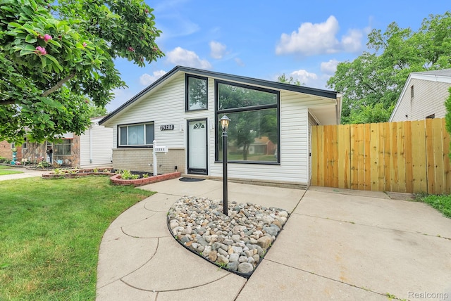 25288 Hopkins St, Dearborn Heights, MI 48125 - view of mid-century modern home