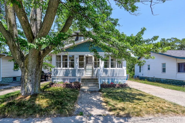 1307 Waverly Ave, Grand Haven, MI 49417 - view of front facade with a sunroom
