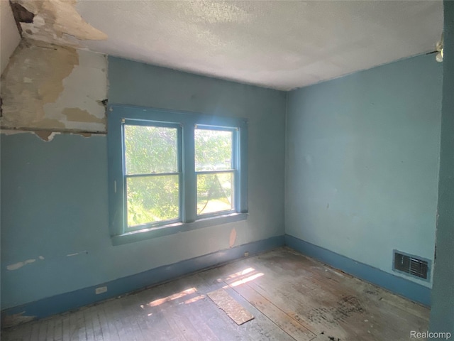 197 Richton St, Highland Park, MI 48203 - spare room with hardwood / wood-style flooring and a textured ceiling