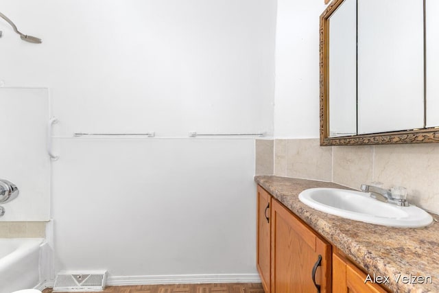 510 La Grave Ave SE, Grand Rapids, MI 49503 - full bath with vanity and bathtub / shower combination