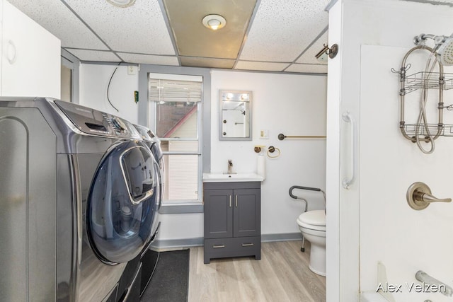 510 La Grave Ave SE, Grand Rapids, MI 49503 - laundry area with washer / dryer and light wood-style floors