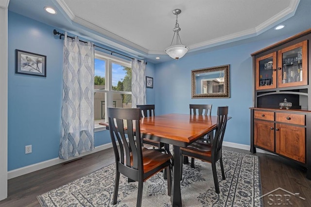936 Appaloosa Pass, Auburn, MI 48611 - dining area featuring a raised ceiling, ornamental molding, dark wood-style flooring, and recessed lighting