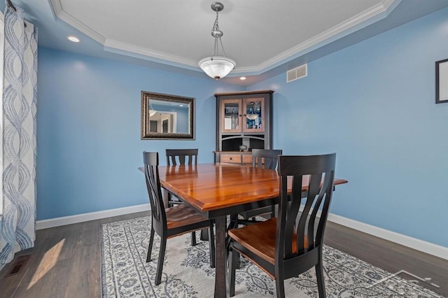 936 Appaloosa Pass, Auburn, MI 48611 - dining space featuring ornamental molding, wood finished floors, a tray ceiling, and recessed lighting