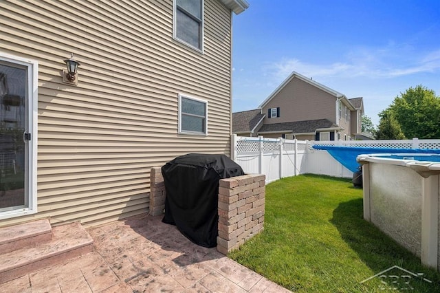 936 Appaloosa Pass, Auburn, MI 48611 - fenced backyard with a grill