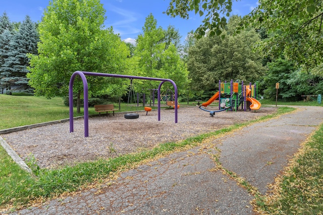 2840 Tuebingen Pkwy, Ann Arbor, MI 48105 - community playground with a yard
