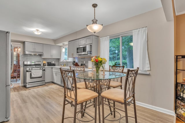 2840 Tuebingen Pkwy, Ann Arbor, MI 48105 - dining space with light wood-style flooring and baseboards