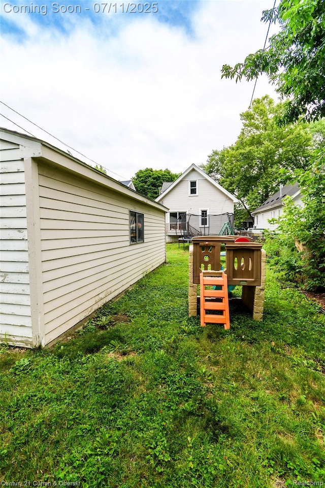 4168 Polk St, Dearborn Heights, MI 48125 - view of green lawn