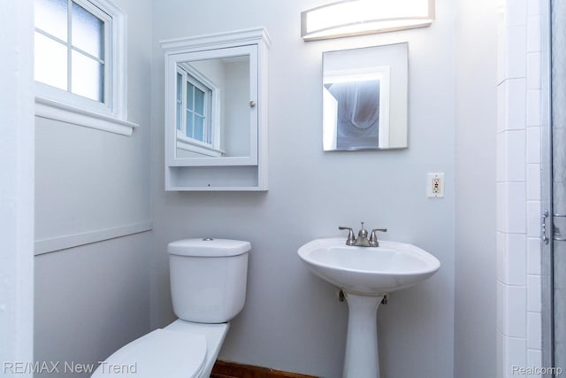 30604 Ann Arbor Trl, Westland, MI 48185 - bathroom featuring toilet