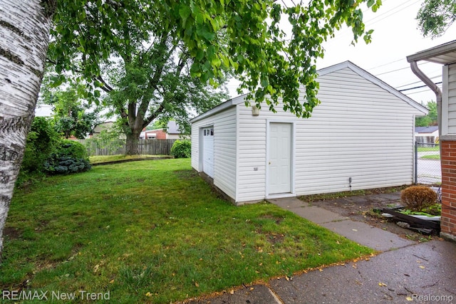 30604 Ann Arbor Trl, Westland, MI 48185 - view of yard with an outbuilding