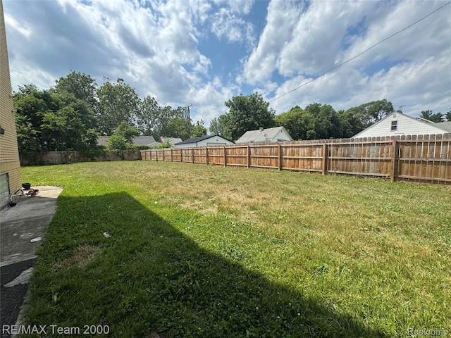 6815 Mettetal St, Detroit, MI 48228 - view of fenced backyard