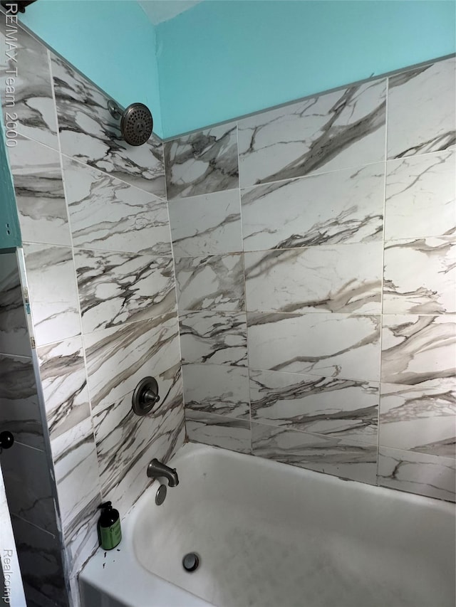 6815 Mettetal St, Detroit, MI 48228 - full bath with bathtub / shower combination