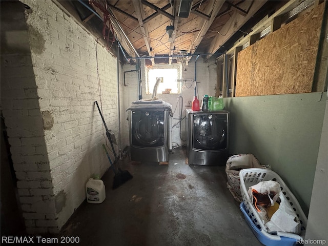6815 Mettetal St, Detroit, MI 48228 - basement with washing machine and clothes dryer