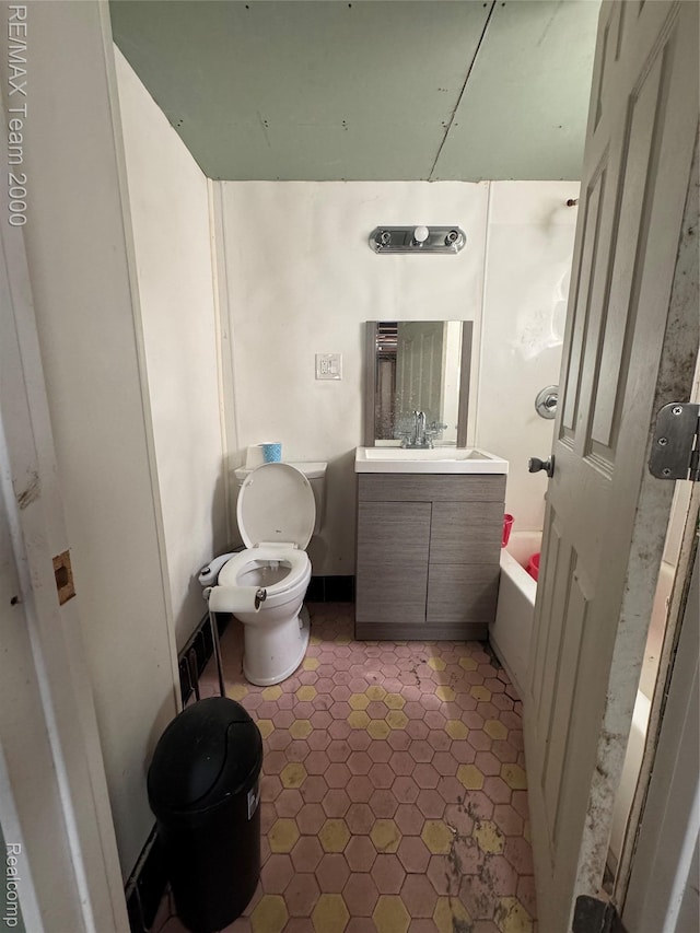 6815 Mettetal St, Detroit, MI 48228 - full bath with vanity, tile patterned flooring, and a tub
