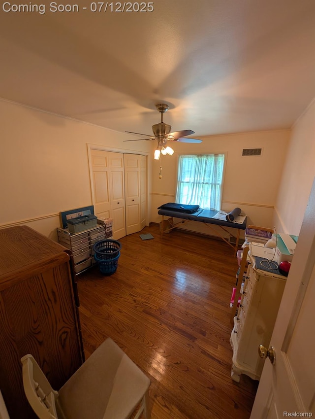 22048 Rougewood Dr, Southfield, MI 48033 - bedroom with wood finished floors, a ceiling fan, and a closet