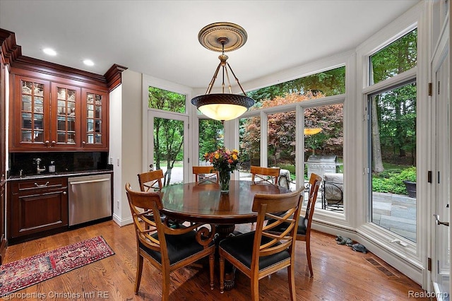 347 Pine Ridge Dr, Bloomfield Hills, MI 48304 - dining room with light wood-style floors