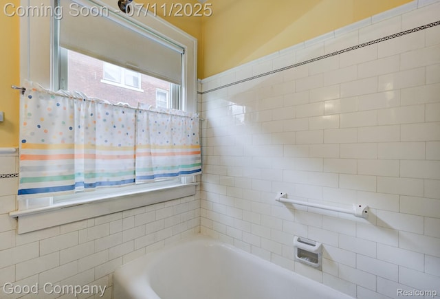 515 W Golden Gate, Detroit, MI 48203 - full bath with a garden tub and tile walls