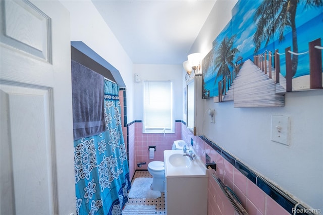 14599 Coyle St, Detroit, MI 48227 - full bath featuring tile walls, vanity, wainscoting, a shower with curtain, and tile patterned floors