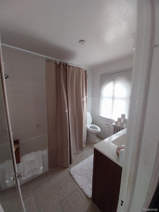 16834 Muirland St, Detroit, MI 48221 - full bath featuring vanity, tile patterned flooring, shower / tub combo with curtain, tile walls, and wainscoting