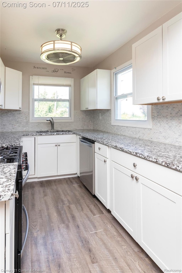 29046 S Wesley Ave, Flat Rock, MI 48134 - kitchen featuring stainless steel appliances, white cabinets, decorative backsplash, and light wood-style floors