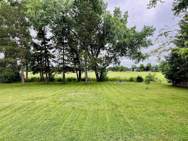 4865 Cactus Dr, Saginaw, MI 48603 - view of grassy yard