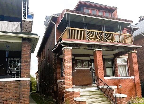 2471-2473 Lothrop St, Detroit, MI 48206 - view of front of property featuring brick siding and a balcony