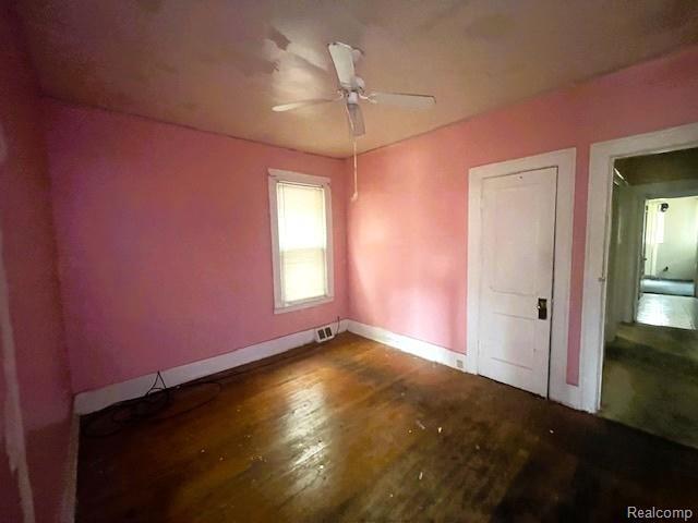 2471-2473 Lothrop St, Detroit, MI 48206 - empty room with wood finished floors and ceiling fan