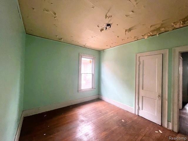 2471-2473 Lothrop St, Detroit, MI 48206 - unfurnished room with wood finished floors and baseboards