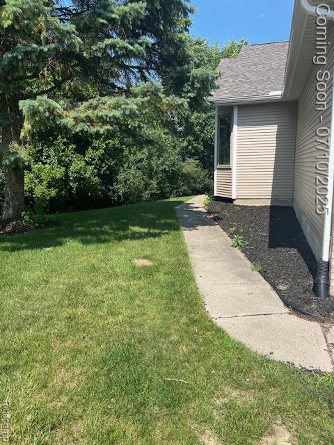 9351 Rayna Dr, Davison, MI 48423 - view of grassy yard