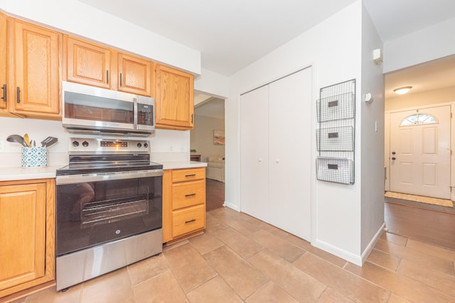 4893 Club Pl, Ypsilanti, MI 48197 - kitchen featuring appliances with stainless steel finishes and light countertops