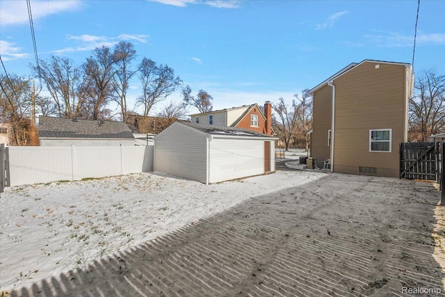20817 Parkside Blvd, Ferndale, MI 48220 - fenced backyard featuring a shed
