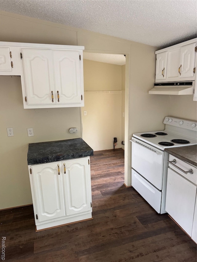 2445 E Grand River Ave, Lot, Williamston, MI 48895 - kitchen featuring electric stove, under cabinet range hood, dark countertops, white cabinets, and a textured ceiling