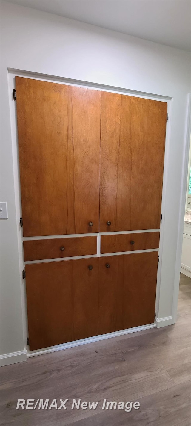4404 Eastport Dr, Bridgeport, MI 48722 - detailed view of baseboards