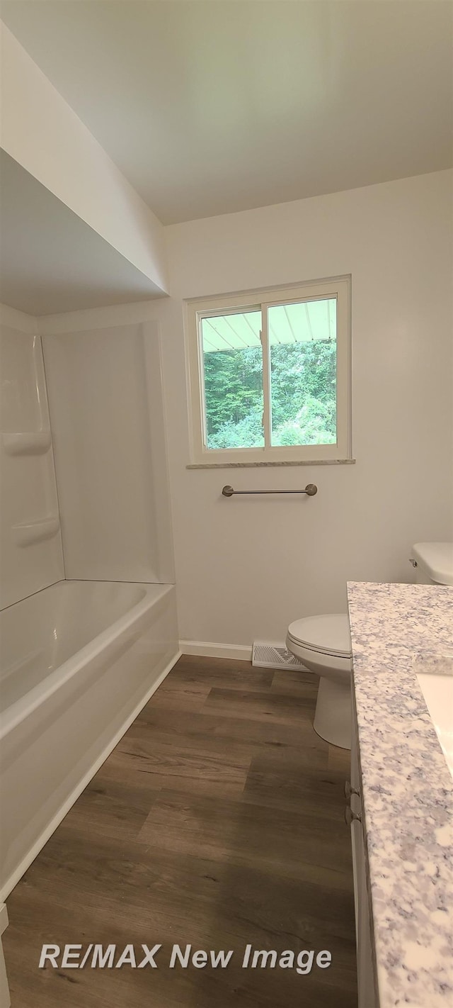 4404 Eastport Dr, Bridgeport, MI 48722 - full bath with vanity, wood finished floors, and bathtub / shower combination