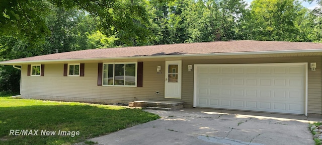 4404 Eastport Dr, Bridgeport, MI 48722 - ranch-style home featuring an attached garage, driveway, a front yard, and roof with shingles