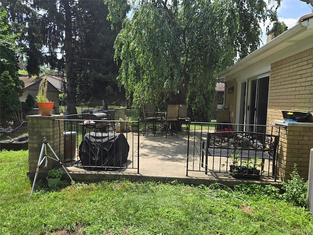 17328 Mcnamara Dr, Garden City, MI 48152 - view of yard with a patio