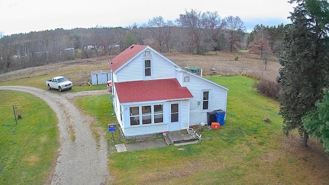 524 S Cherry St, Evart, MI 49631 - aerial view of property and surrounding area featuring a heavily wooded area