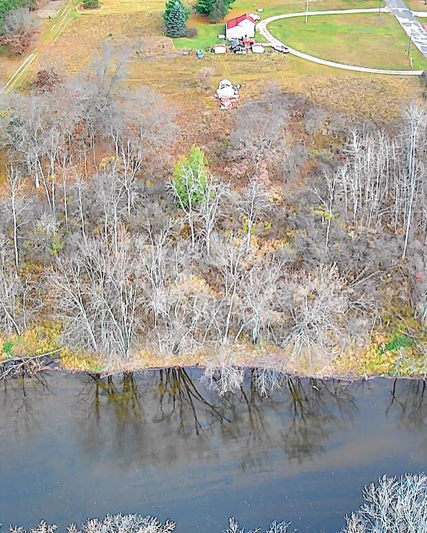 524 S Cherry St, Evart, MI 49631 - water view