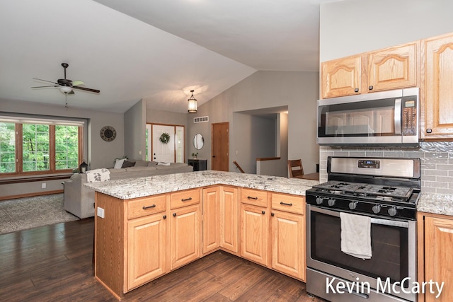 530 Pine Haven Dr, Comstock Park, MI 49321 - kitchen with stainless steel appliances, open floor plan, a peninsula, ceiling fan, and dark wood-type flooring
