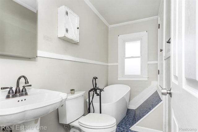 14711 Borgman St, Oak Park, MI 48237 - bathroom featuring a freestanding tub and crown molding