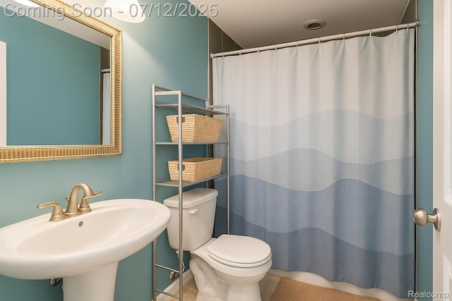6020 Majestic Oaks Dr, Commerce Twp, MI 48382 - bathroom with curtained shower and tile patterned flooring