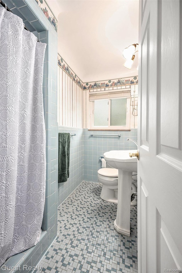31618 Winchester Ave, Warren, MI 48092 - bathroom featuring tile walls and a shower with shower curtain