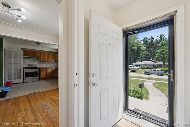 18140 Westover Ave, Southfield, MI 48075 - entrance foyer with light tile patterned floors