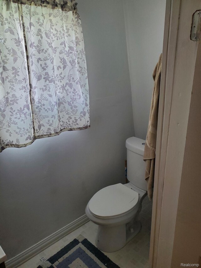 244 S Sherman St, Vassar, MI 48768 - bathroom with toilet