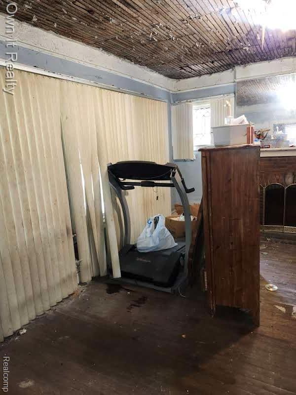 1950 Lawrence St, Detroit, MI 48206 - exercise area with hardwood / wood-style flooring
