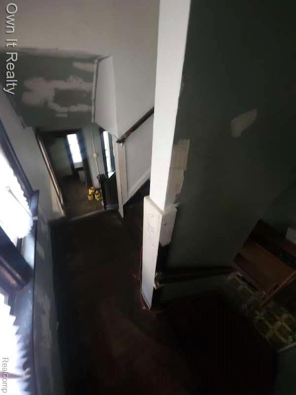 1950 Lawrence St, Detroit, MI 48206 - view of staircase