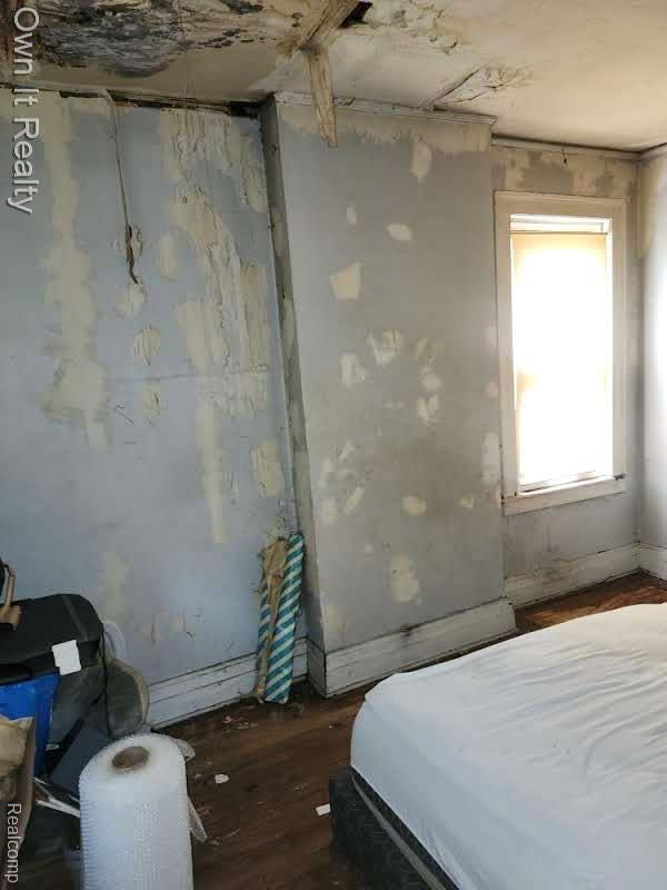 1950 Lawrence St, Detroit, MI 48206 - bedroom with wood finished floors and baseboards